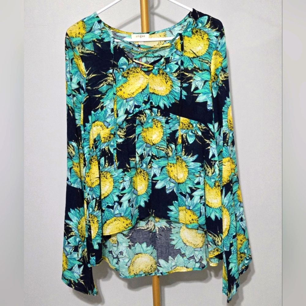 umgee Small Hi/Low Bell Sleeved Sunflower Print Top